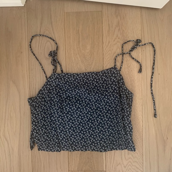 Brandy Melville Dena Tank - Picture 4 of 4